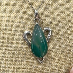Elegant Green Teardrop Pendant Necklace